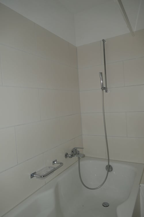 Charmante 4-Zimmer-Maisonette-Wohnung mit Balkon und Seeblick in Ligerz 11