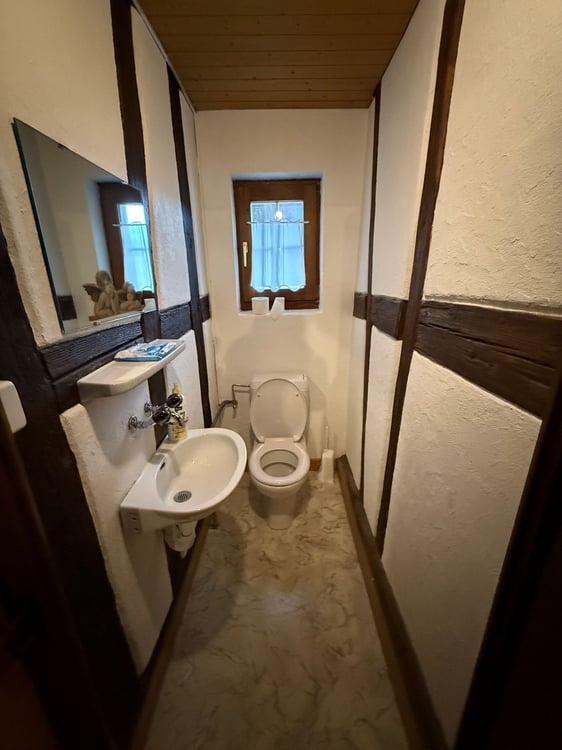 Charmantes 7.5-Zimmer-Bauernhaus in Winkel zu vermieten 12
