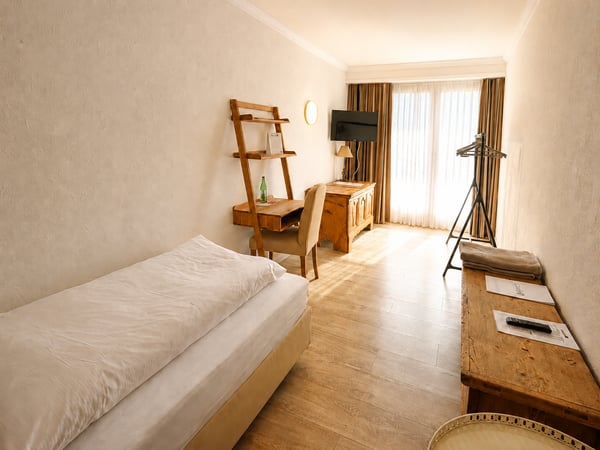 2 1/2-ZW Hotel Europa 4