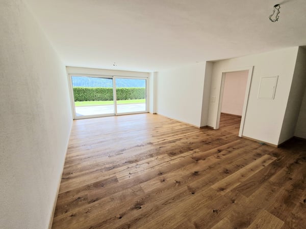 Neuwertige Gartenwohnung (Zweitwohnung) mit Traumsicht nahe den Bergbahnen Motta Naluns 2