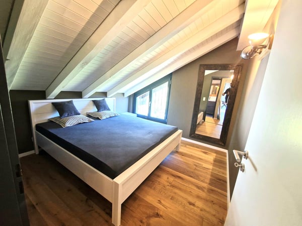 ***Sonniges BIJOU 2.5 - Dachwohnung mit toller Aussicht und nahe dem Laaxer See in Laax Dorf*** 6