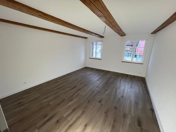 Neu renovierte 4.5 Zimmer-Maisonettewohnung mitten im Städtli 8