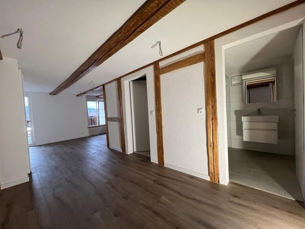 Neu renovierte 4.5 Zimmer-Maisonettewohnung mitten im Städtli 3