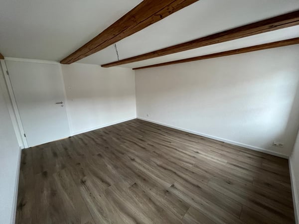 Neu renovierte 4.5 Zimmer-Maisonettewohnung mitten im Städtli 7