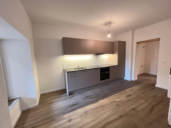 Neu renovierte 3.5 Zimmerwohnung mitten im Städtli 9