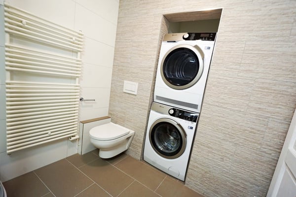 Komplett renovierte 2.5-Zimmerwohnung - 2. OG 8