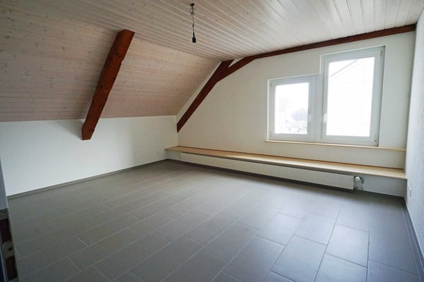 Komplett renovierte 2.5-Zimmerwohnung - 2. OG 4