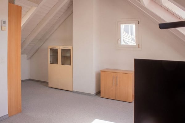 5.5-Zimmerwohnung, Balkon & Weitsicht in Rafz 8