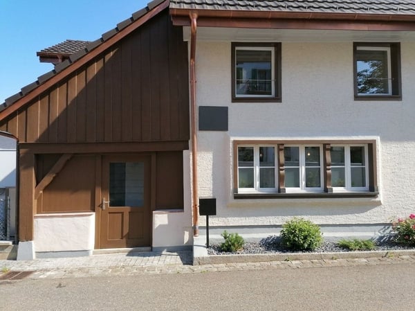 Charmantes 5.5-Zi. Bauernhaus mit pflegeleichtem Umschwung im Bezirk Muri 9