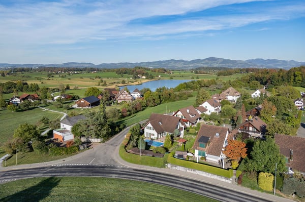 Ihr neues Zuhause - 6½-Zi.Haus mit Pool und Einliegerwohnung beim Lützelsee