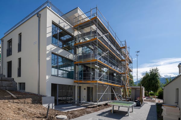 2.5-Zi.-Gartenwohnung (F1), Neubau mit Sitzplatz in Wald ZH 9