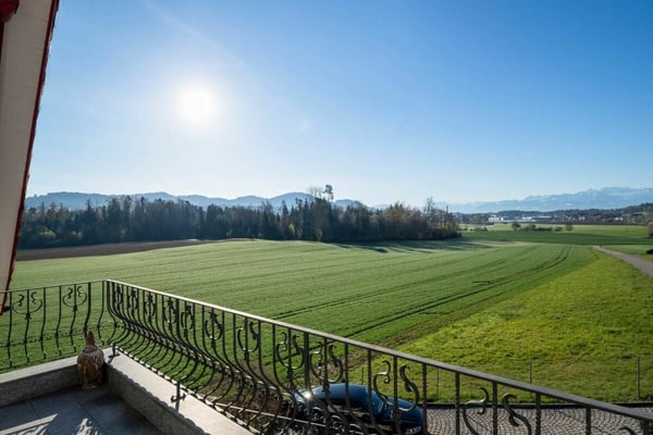 Landvilla mit Weitsicht, angrenzend an Landwirtschaftszone 9