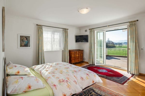 Landvilla mit Weitsicht, angrenzend an Landwirtschaftszone 6