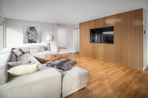 Hochwertiges Einfamilienhaus mit Pool und Weitsicht 11