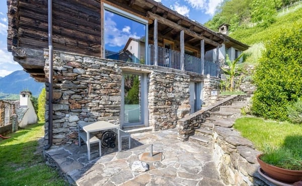 Charaktervolles 4-Zimmer-Chalet mit Weitblick in Malvaglia