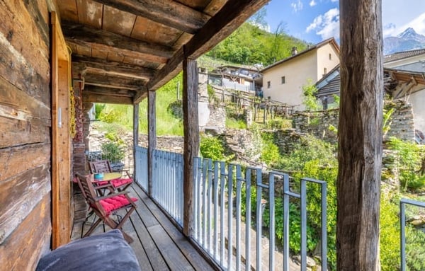 Charaktervolles 4-Zimmer-Chalet mit Weitblick in Malvaglia 3