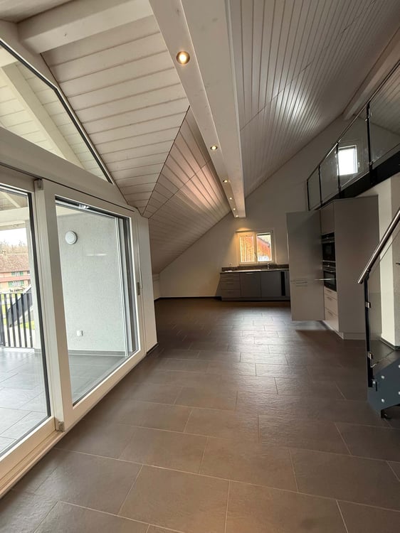 Moderne 2 Zimmer - Dachgeschosswohnung mit Balkon in Leuggern 3