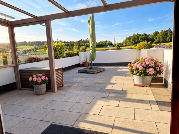 Wohntraum über den Dächern – Grosszügige Attikawohnung mit 70 m² Terrasse und Wintergarten