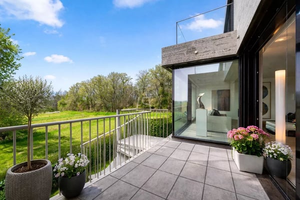 Superb 328 m2 duplex with gardens and lake view in the heart of Corsie 10