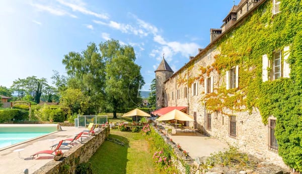 Exceptional waterfront château near Geneva 1