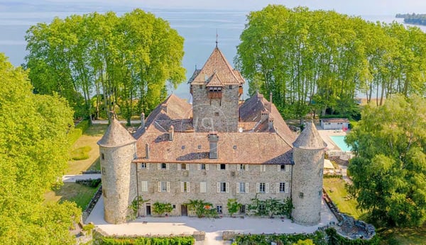Exceptional waterfront château near Geneva 2
