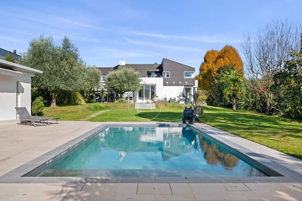 Architect-Designed house in the Geneva Countryside, Left bank 3