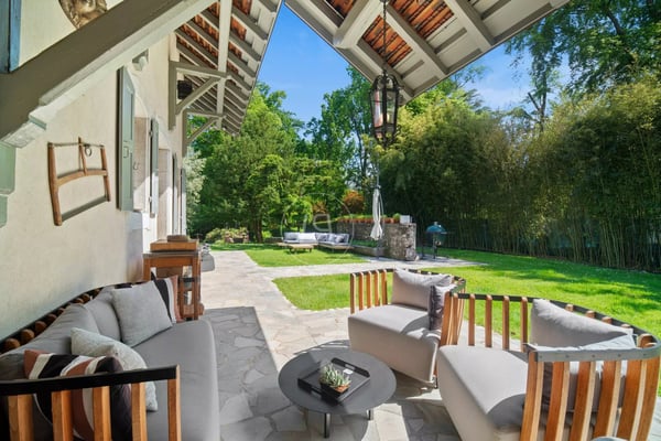 Beautiful renovated farmhouse it the south of Genthod  (GE) 9