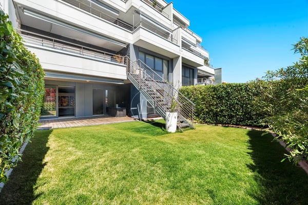Beautiful turnkey apartment with terrace and garden in South Pully 1