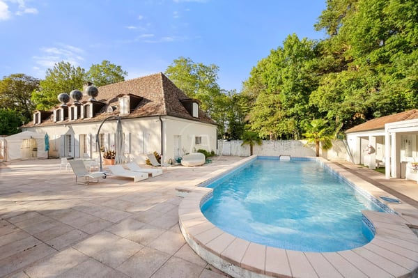 Charming residence in the heart of the Geneva countryside, left bank 13