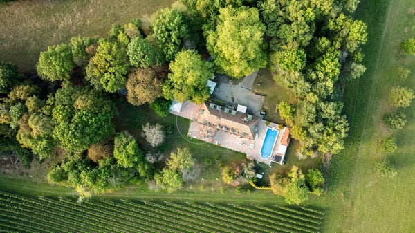 Charming residence in the heart of the Geneva countryside, left bank 5