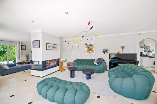 Beautiful family home, swimming pool, lake view, left bank, GE 4