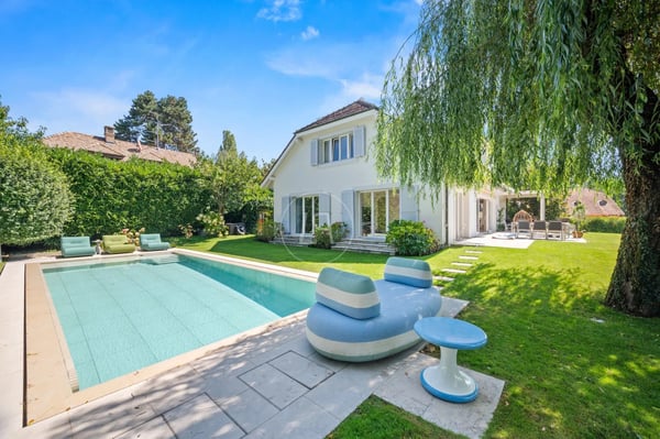 Beautiful family home, swimming pool, lake view, left bank, GE 2
