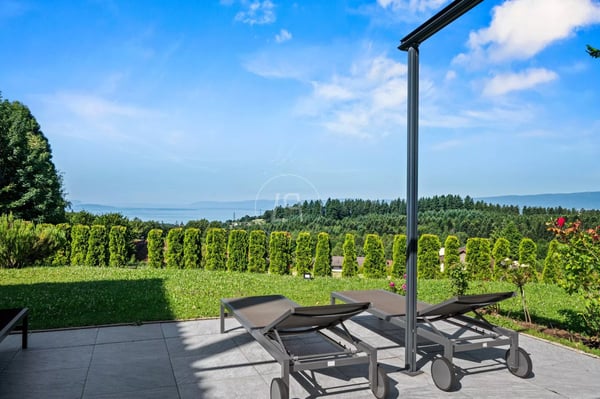 Elegant family property, quiet and with lake views in Epalinges 12