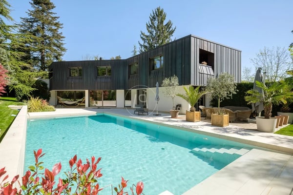 Private and nuisance-free architect-designed property, Conches (GE) 13