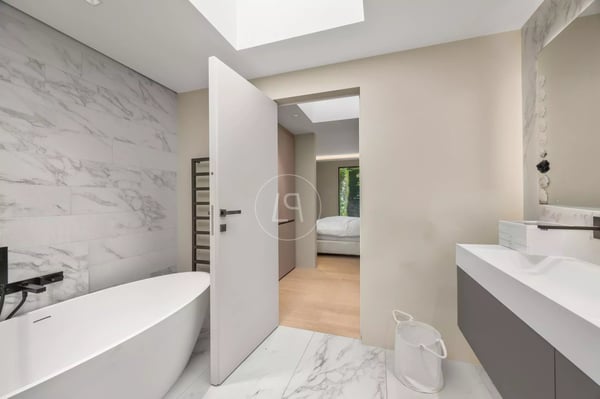 Villa contemporaine d'exception, vue et accès privé au lac,rive gauche 13