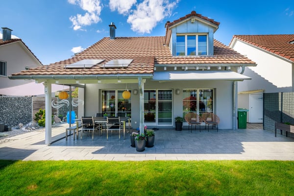 5.5-Zimmer-Familienhaus mit traumhaftem Garten und Aussicht ins Grüne 1