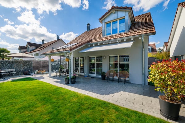 5.5-Zimmer-Familienhaus mit traumhaftem Garten und Aussicht ins Grüne 2