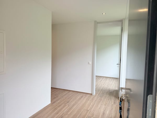 Moderne 4.5-Zimmer-Neubauwohnung im Erdgeschoss in Frutigen 3