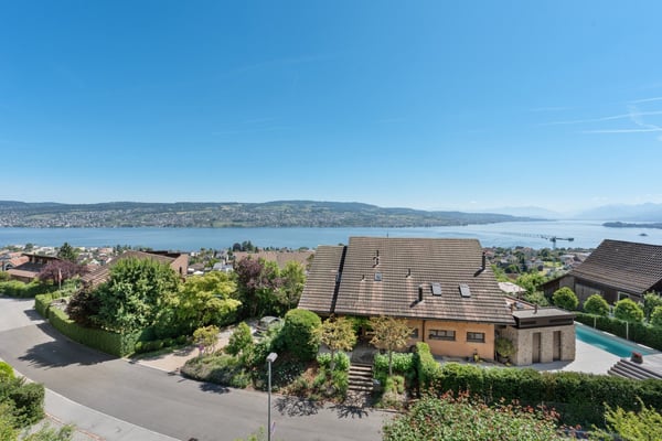Traumhafte 4.5-Zimmer-Wohnung mit Seeblick in Oberrieden 4