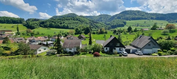 Grosses Baugrundstück mit Weitsicht in Bretzwil kaufen 1