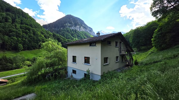 6-Zimmer-Zweifamilienhaus mit Panorama, Schwendi im Weisstannental SG 4