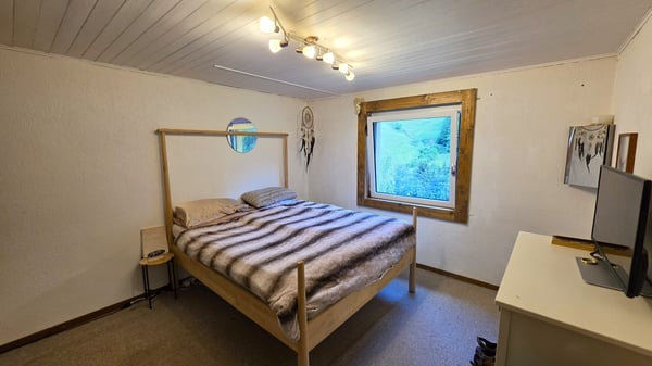 6-Zimmer-Zweifamilienhaus mit Panorama, Schwendi im Weisstannental SG 12