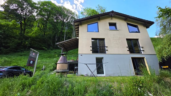 6-Zimmer-Zweifamilienhaus mit Panorama, Schwendi im Weisstannental SG 2