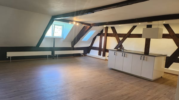 3.5-Zimmer-Dachwohnung mit Charme in Kaiserstuhl mieten 2