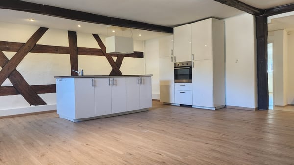 3.5-Zimmer-Dachwohnung mit Charme in Kaiserstuhl mieten 1