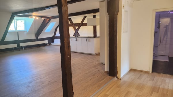 3.5-Zimmer-Dachwohnung mit Charme in Kaiserstuhl mieten 4