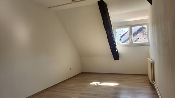 3.5-Zimmer-Dachwohnung mit Charme in Kaiserstuhl mieten 7