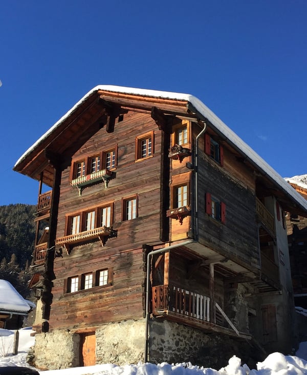 A rénover entièrement, Chalet traditionnel de 7 pièces - Anniviers 1
