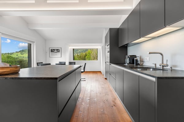 Modernes Zweifamilienhaus mit unverbaubarem Bergpanorama 12