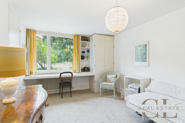 Stilvolles 8-Zimmer-Atriumhaus mit einer Garage und einem Abstellplatz 3